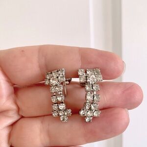 Vintage Screw Back Dangling Earrings with Silver Toned Rhinestone Crystals.